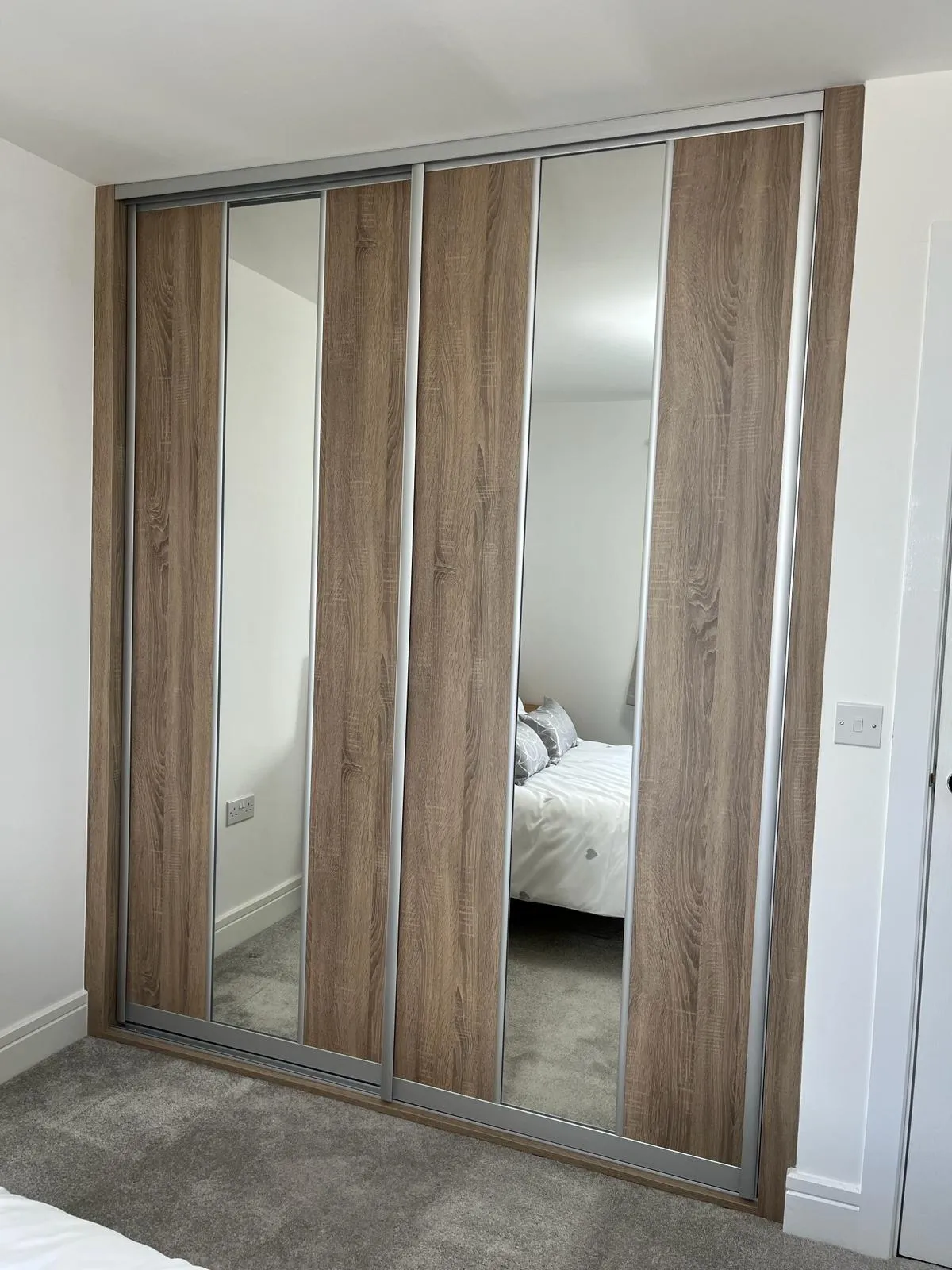 Curve Satin Silver Frame Oak 4 Door Mirror Sliding Wardrobe Kit