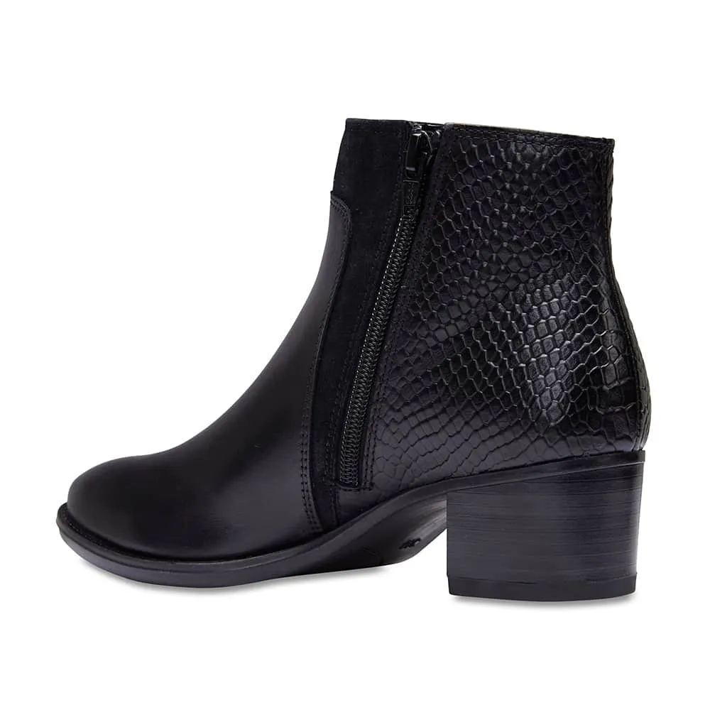 Duncan Boot in Black Leather