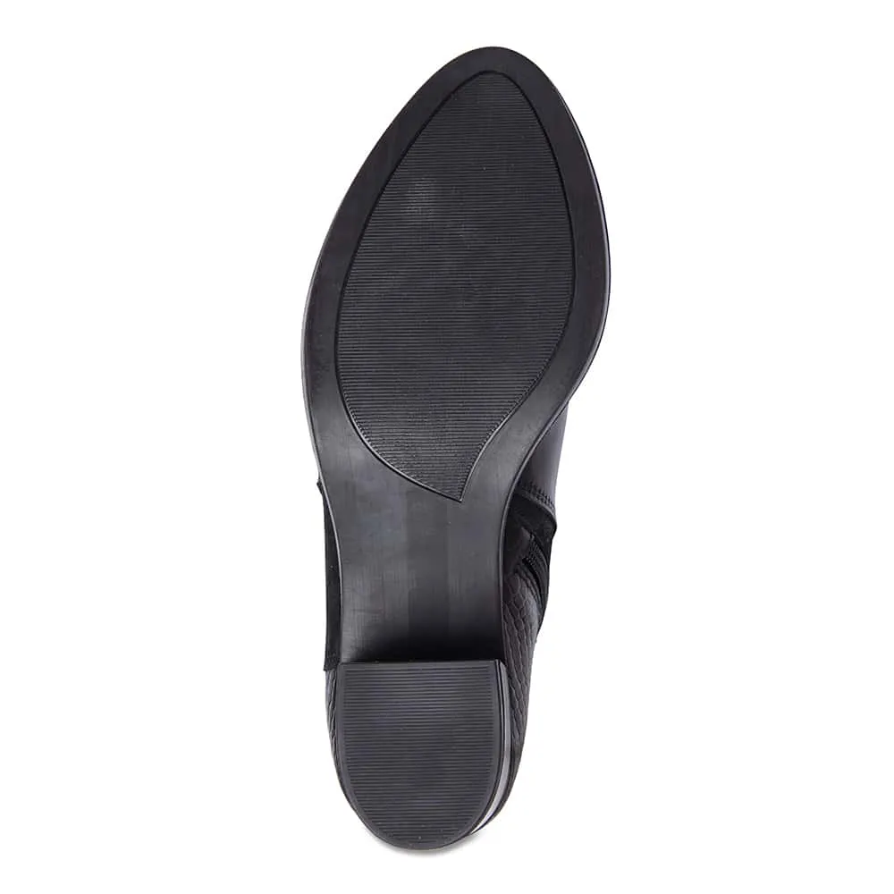Duncan Boot in Black Leather