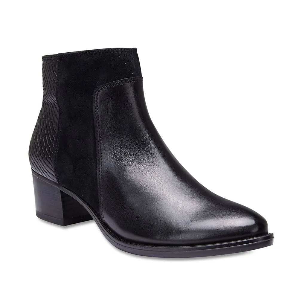 Duncan Boot in Black Leather