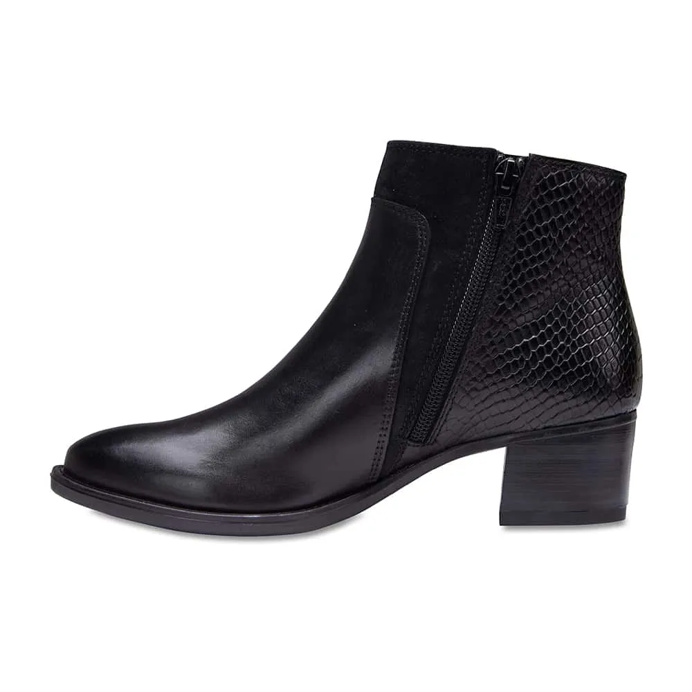 Duncan Boot in Black Leather