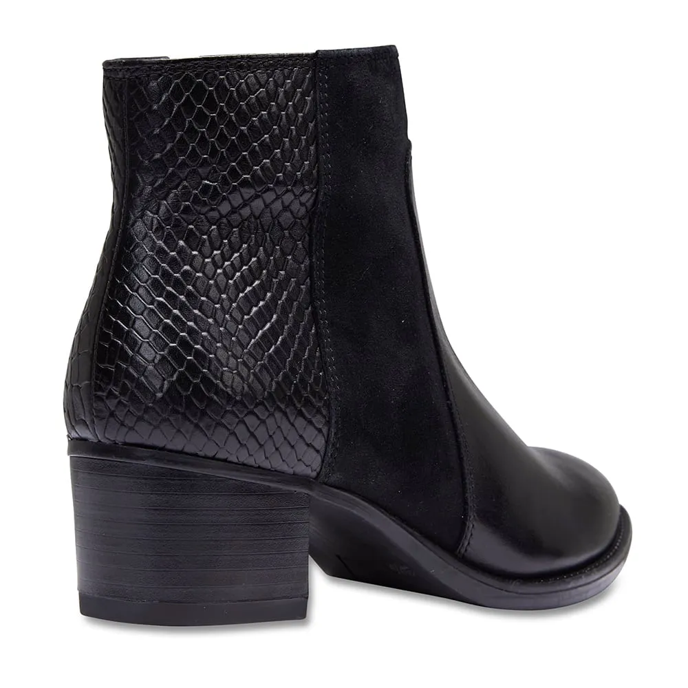 Duncan Boot in Black Leather