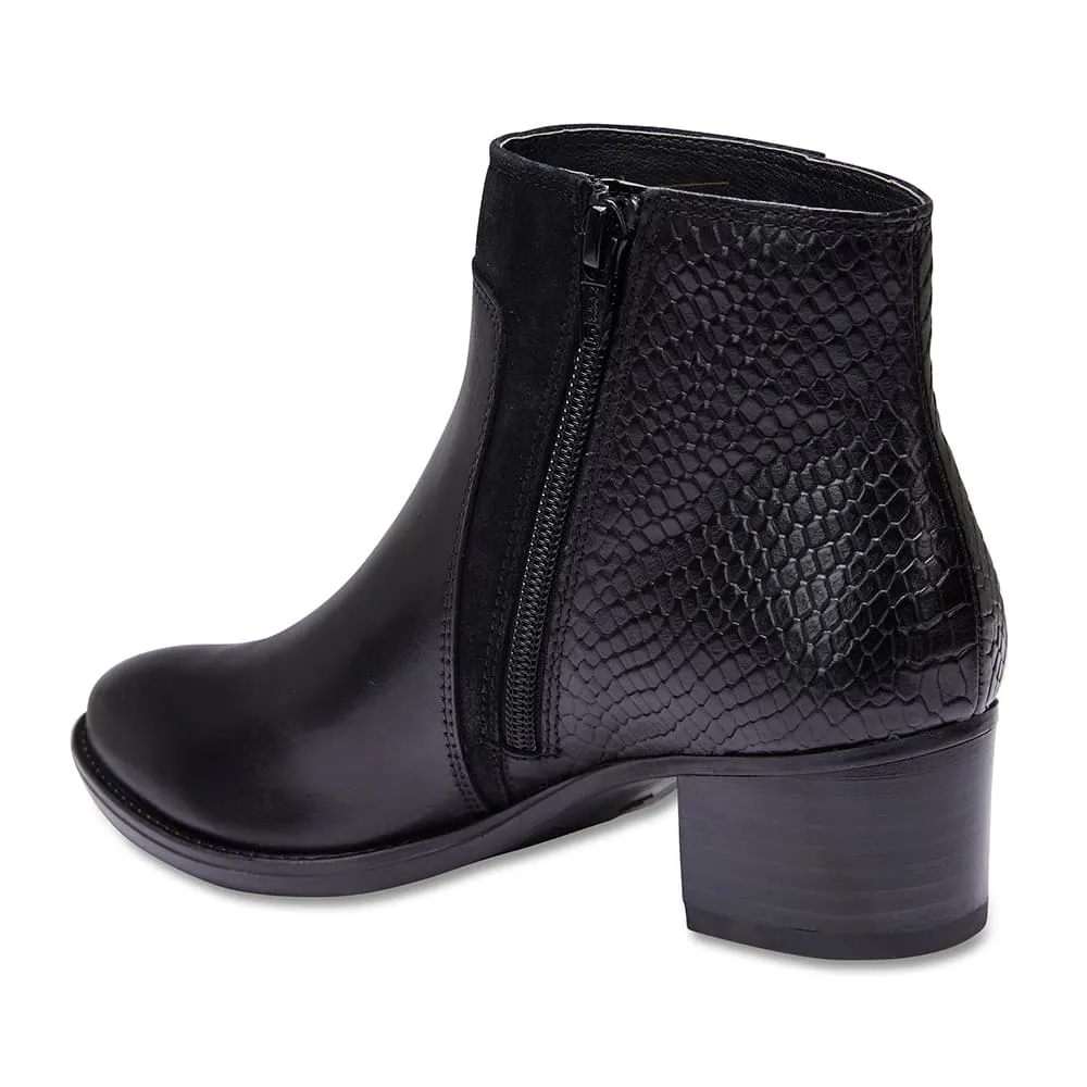 Duncan Boot in Black Leather