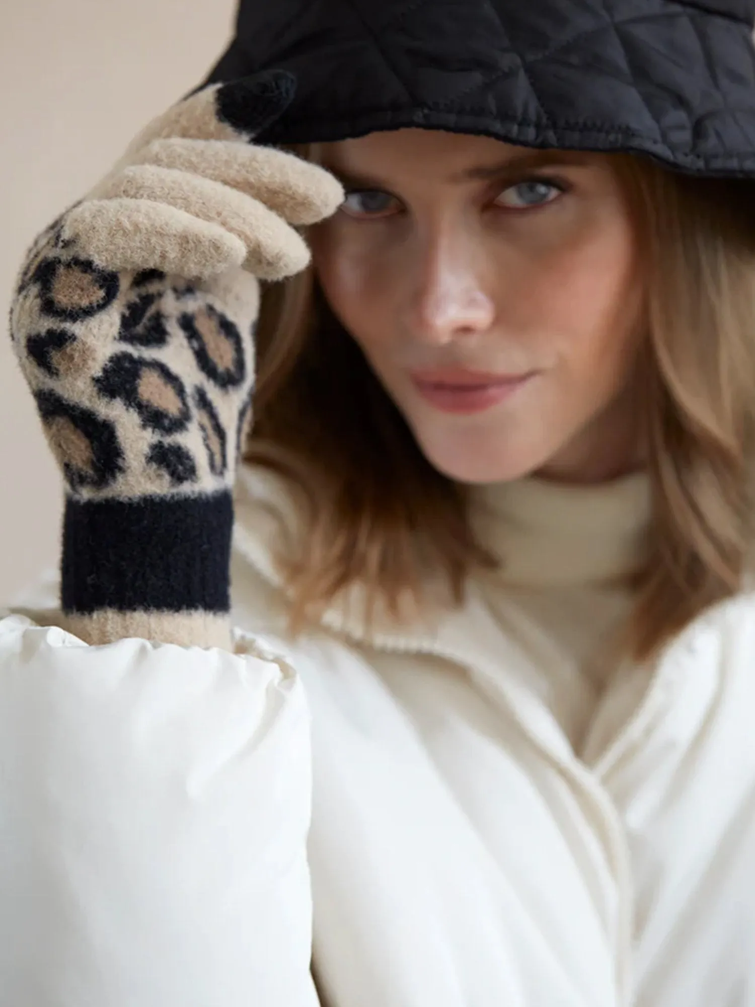 Shiraleah Leopard Winter Knit Touchscreen Gloves - Brands We Love