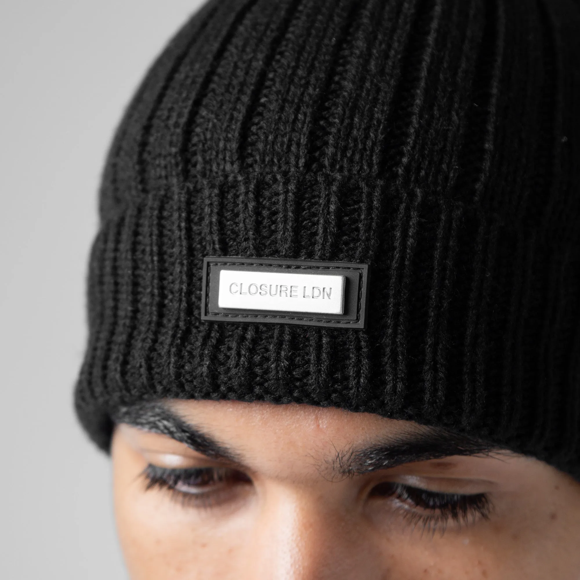 Smart Metal Badge Beanie | Black
