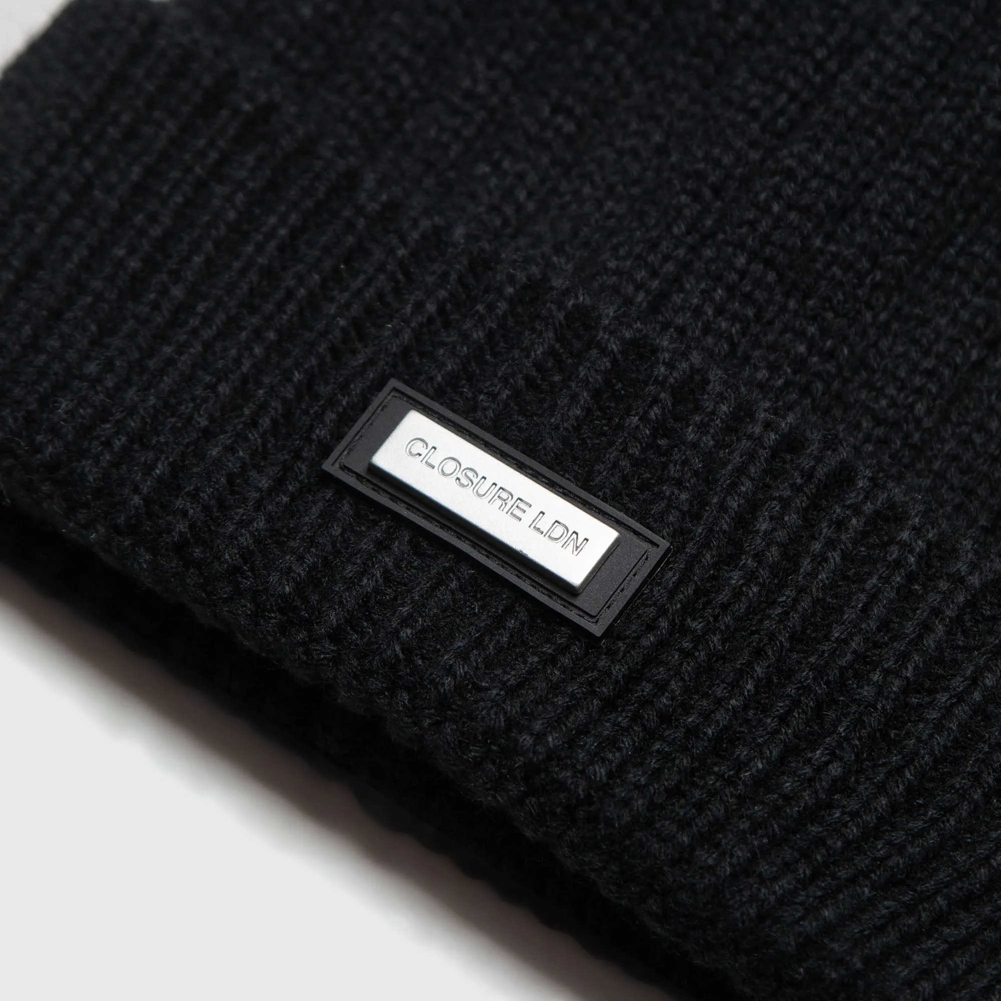 Smart Metal Badge Beanie | Black