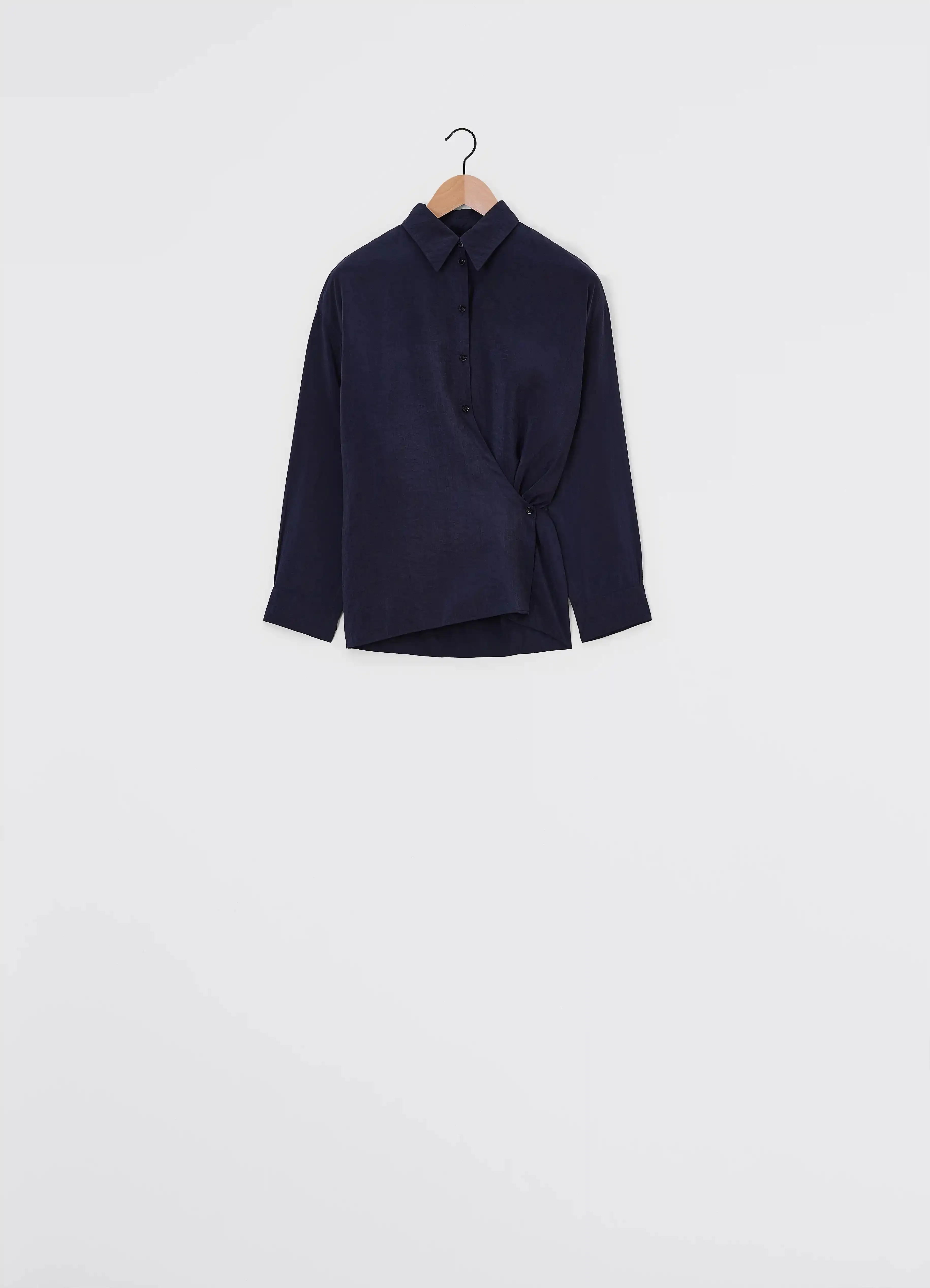 STRAIGHT COLLAR TWISTED SHIRT