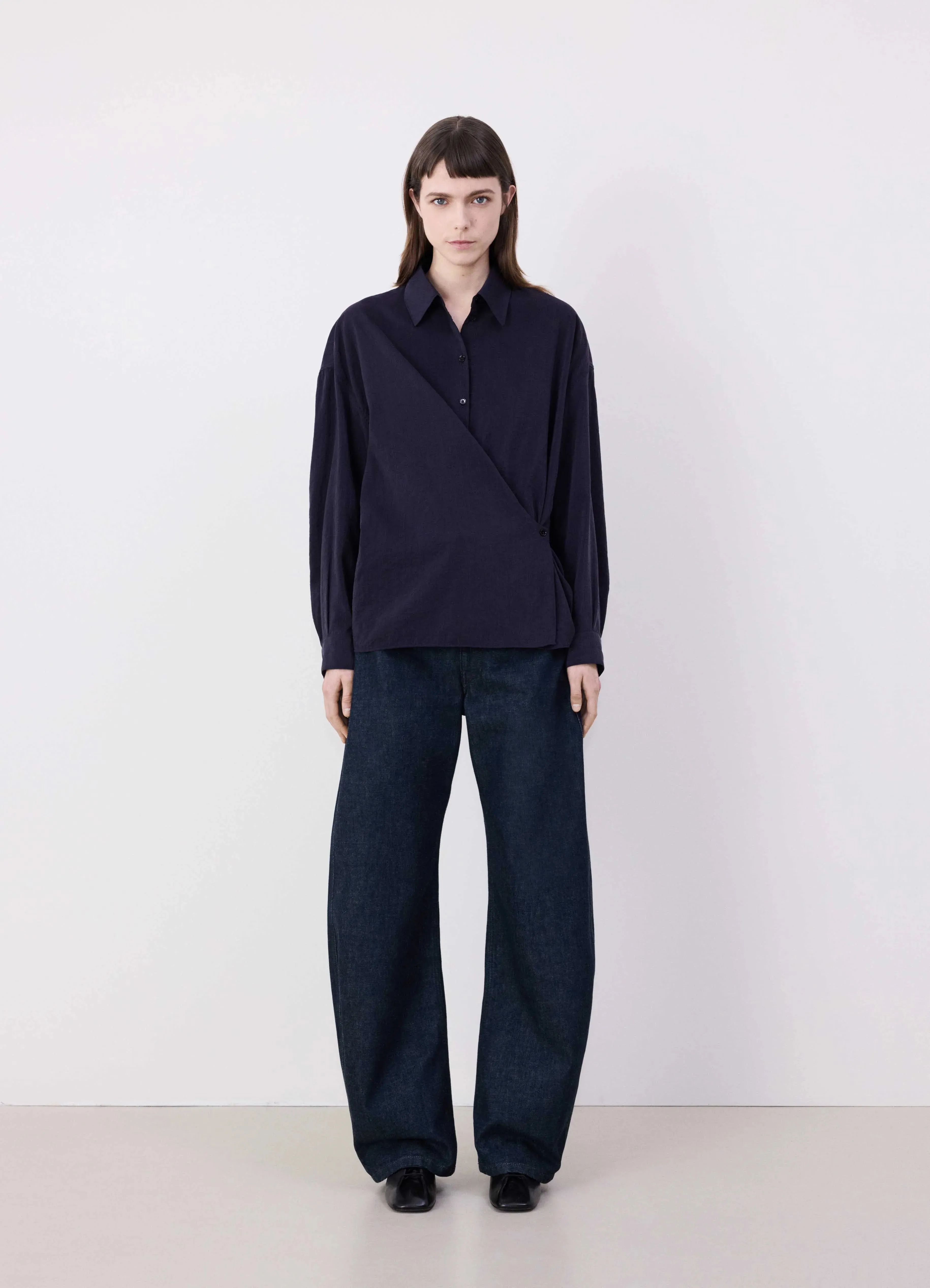 STRAIGHT COLLAR TWISTED SHIRT
