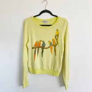 WILDFOX Parrot Baby Yellow Pullover XS